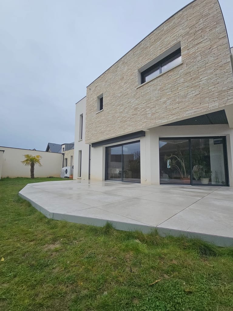 Création d'une terrasse en carrelage à Lion sur mer - Dumaine Carrelage