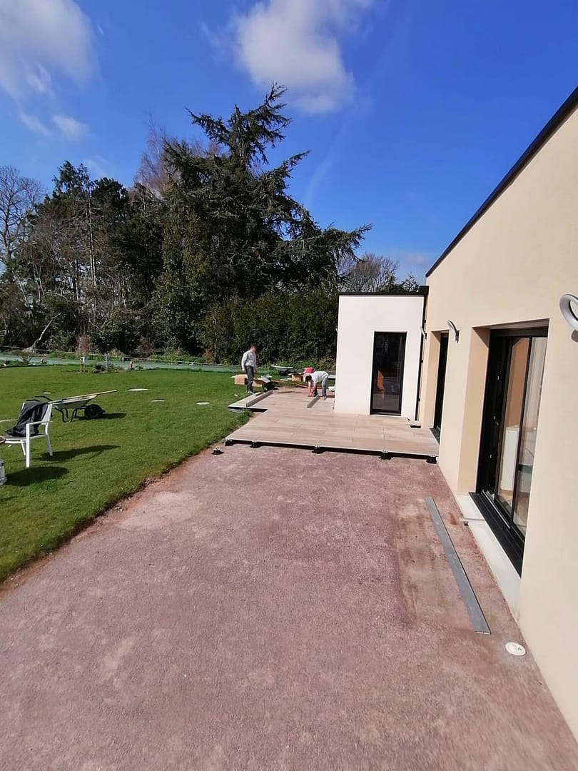 Création de terrasse sur plots à Caen - Aménagement extérieur - Dumaine Carrelage